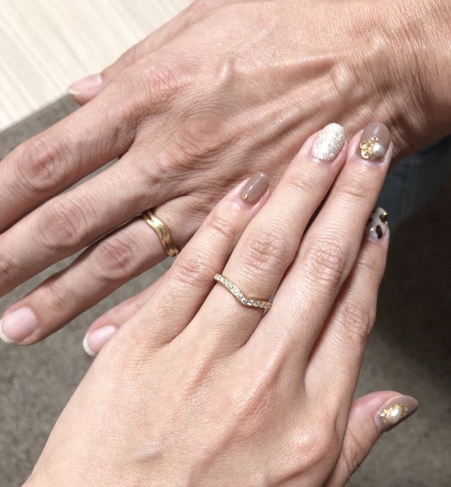 Ｖラインが指を綺麗に見せてくれます。