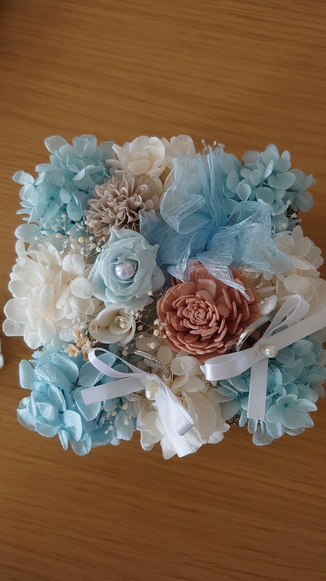 リングピローの上で撮影しました。