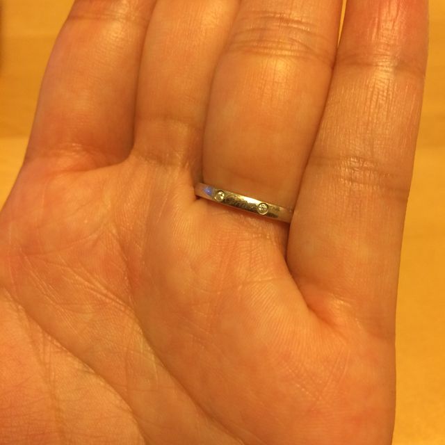 手のひら側にはダイヤが二つ