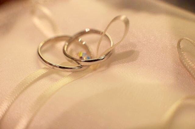 結婚式当日にプロカメラマンにとっていただきました。