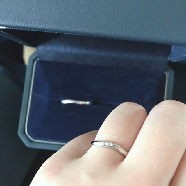 結婚指輪を着用したところ。