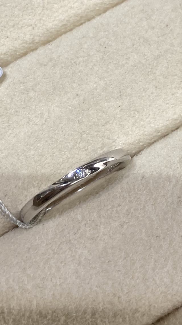 シンプルですが、つけると上品で素敵ですよ^_^