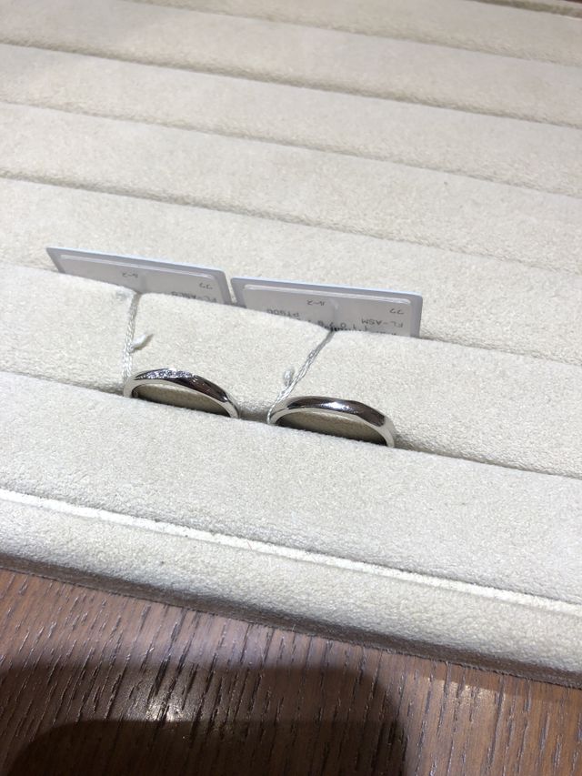 実際に店頭で拝見・試着したら一目惚れしたデザインです。