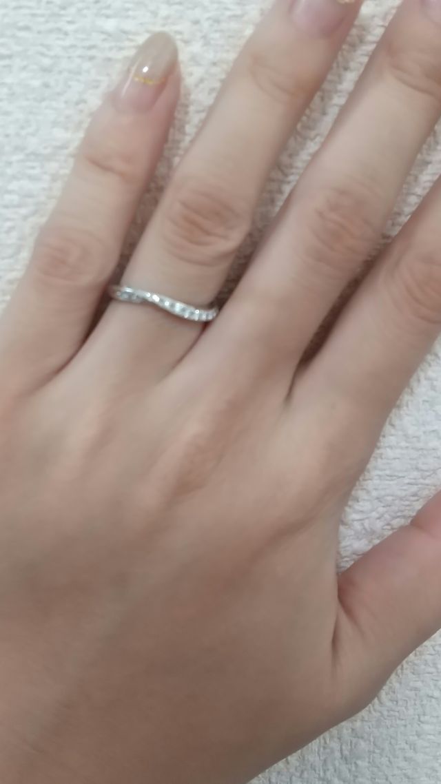 薬指と小指の間の水掻きが深いのでウェーブが綺麗に見えます。