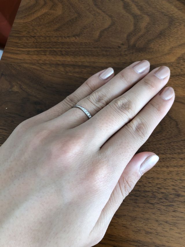 シンプルでとてもすてきな指輪です。