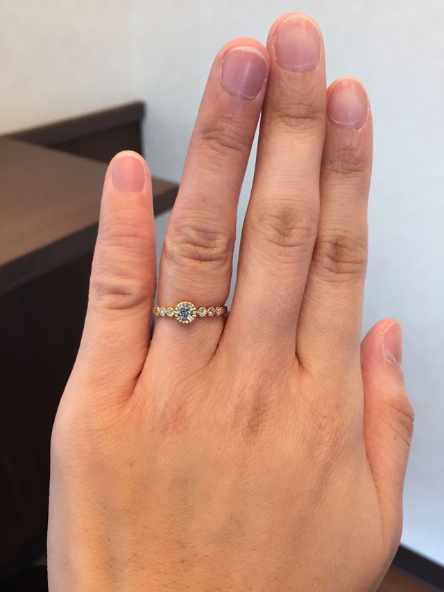 ゴールドの婚約指輪