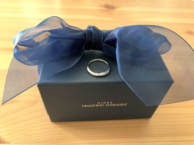 仕事中もつけられるくらいシンプルで、嬉しいです。