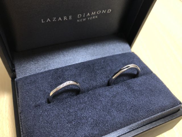 5つダイヤが入った指輪です。