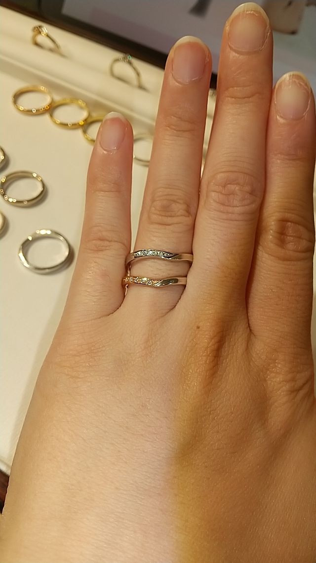 ゴールドのタイプとの比較で並べてつけた写真です。