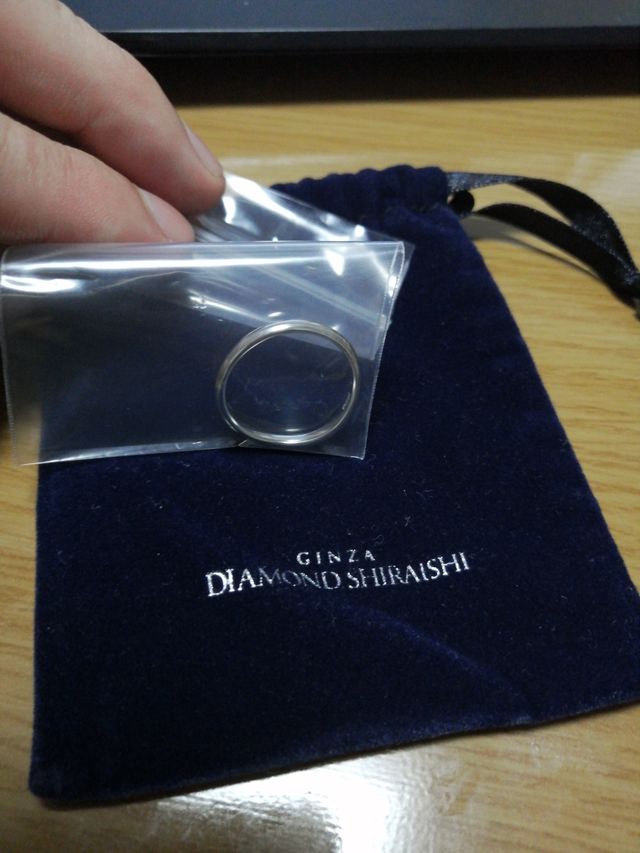 イニシャルも入れてます。日付は後日、無料で入れてもらえます。