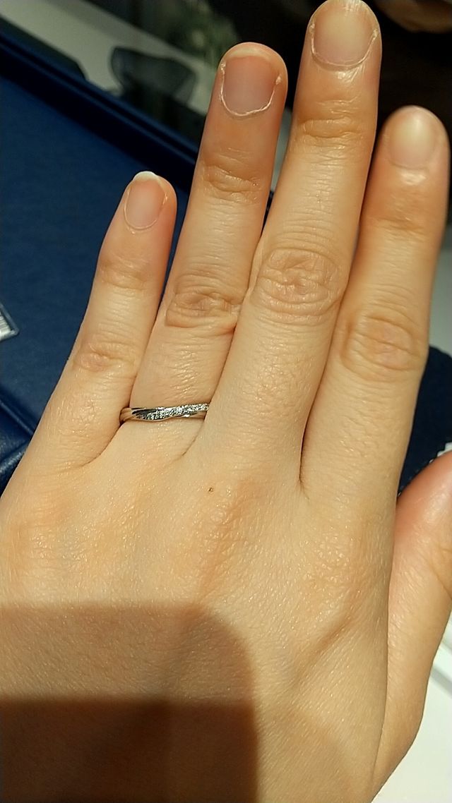 半分だけダイヤが入ってます。