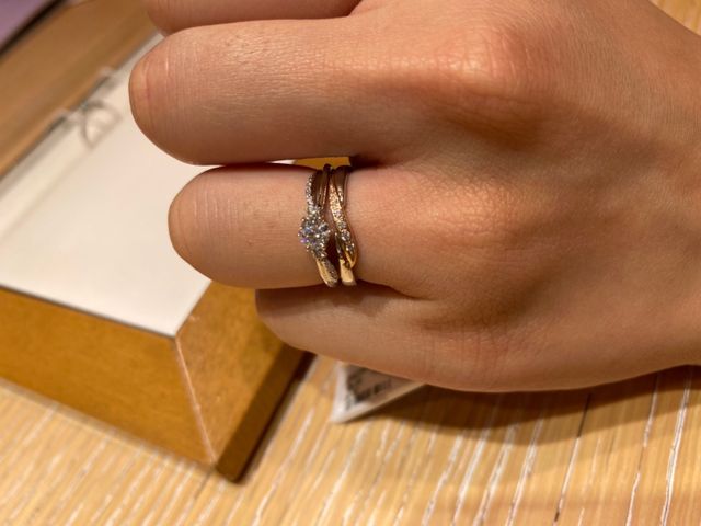 Stargazerと、試しに結婚指輪も重ね付けした画像です。