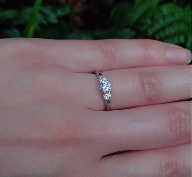 ラグジュアリーホワイトの輝きにうっとり！