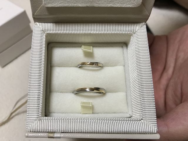 イエローゴールドとプラチナの2色入ったリングです