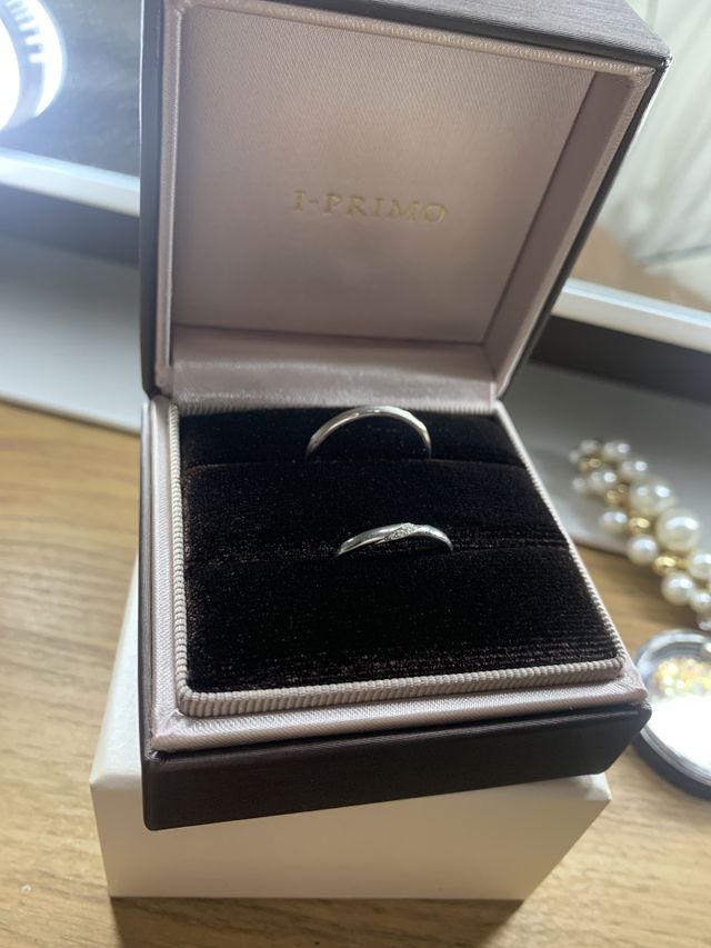 シンプルなボックスが指輪の魅力をさらに引き出してくれます。