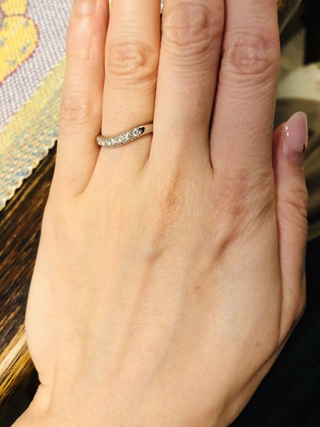 ダイヤが入っていて、ハーフエタニティな感じです！