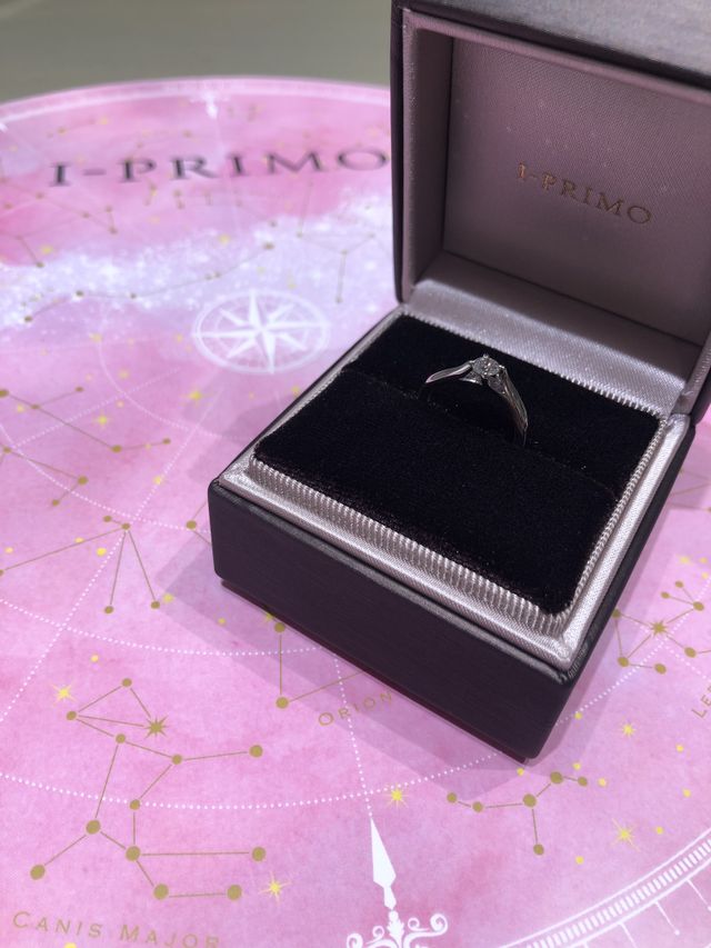 横からみるとダイヤの立体を楽しめます。