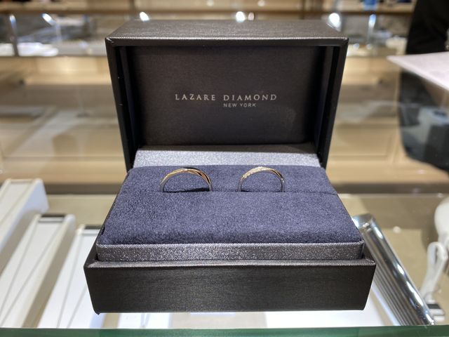 結婚指輪の写真。受取時に撮影しました。