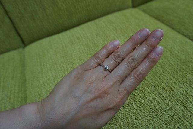 シンプルな婚約指輪