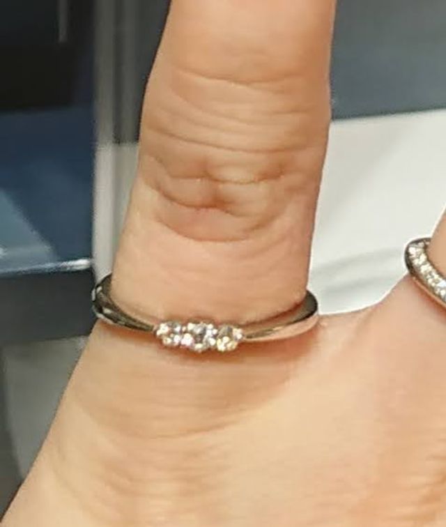 メレダイヤ３連まっすぐの指輪