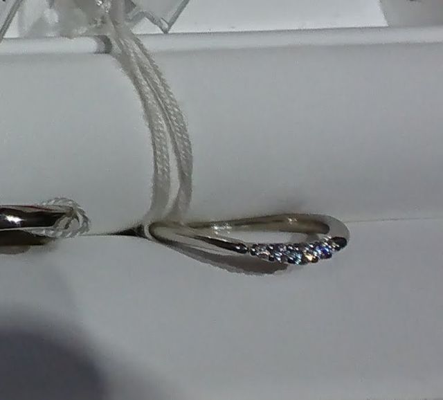 メレダイヤ５連ほぼストレートの指輪