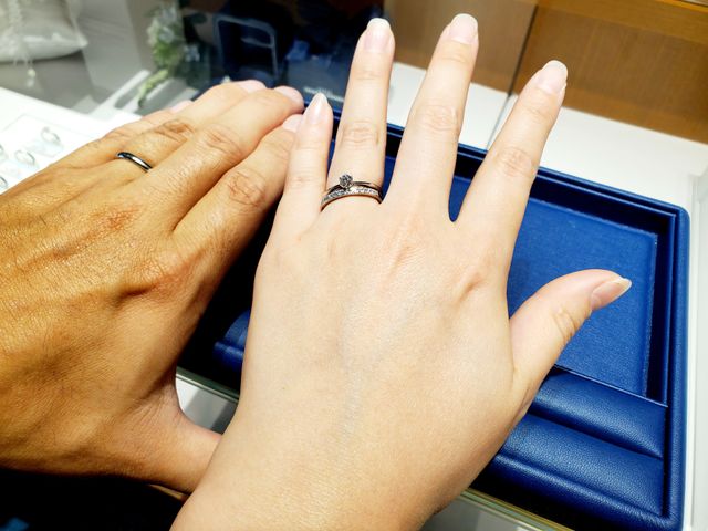 婚約指輪と重ね付けの画像