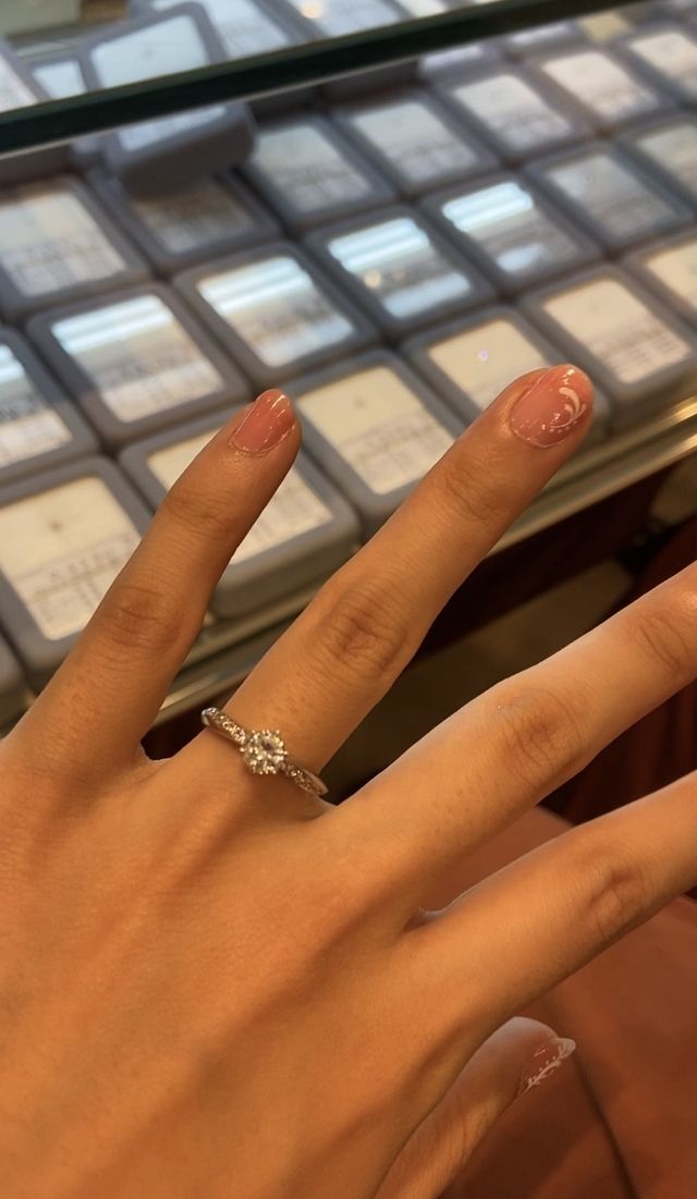 婚約指輪の試着