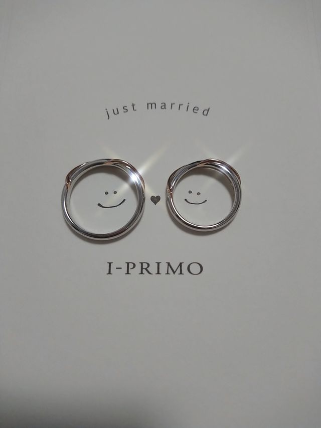 結婚指輪
左:男性用 右:女性用