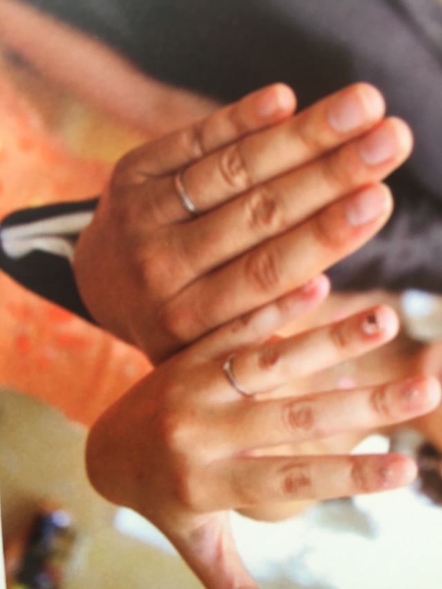 TSUTSUMIさんで購入。曲線がある、細身のタイプです。