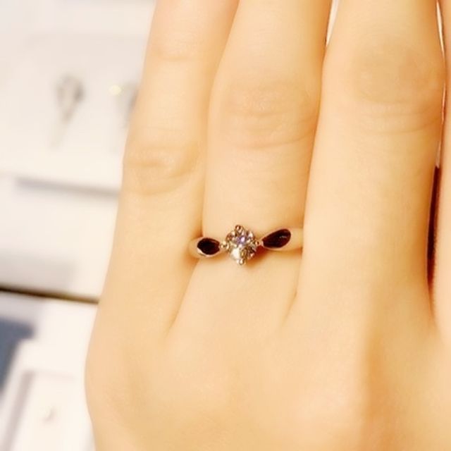 ブルガリの婚約指輪です。