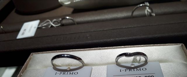 同じブランドでお互い好きな形を選びました。