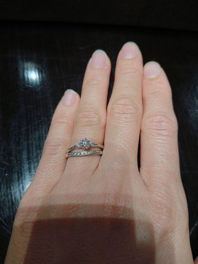 既製品の指輪の試着、そのデザインを元にデザイン画を作成