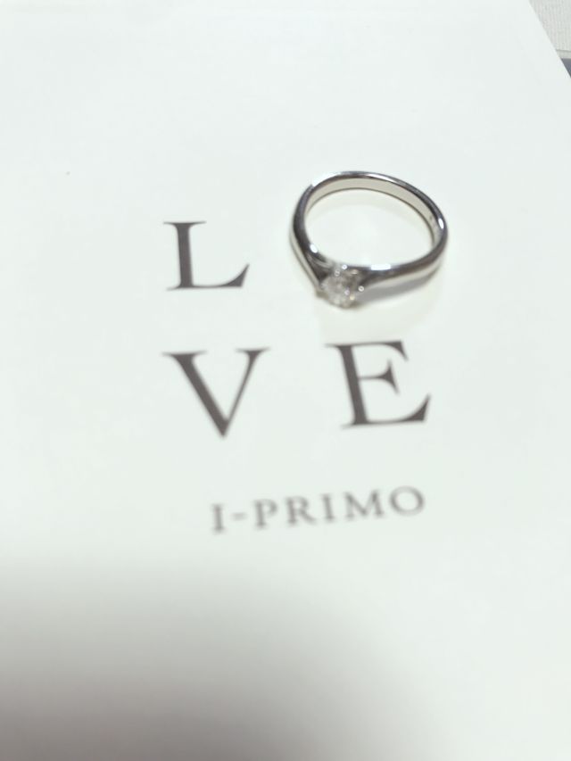 とてもキラキラして可愛いリングで付けるのが嬉しくなります。