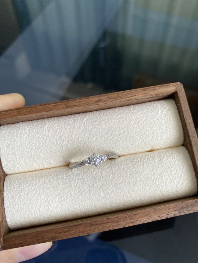 ポルターダの指輪ケース内にて。