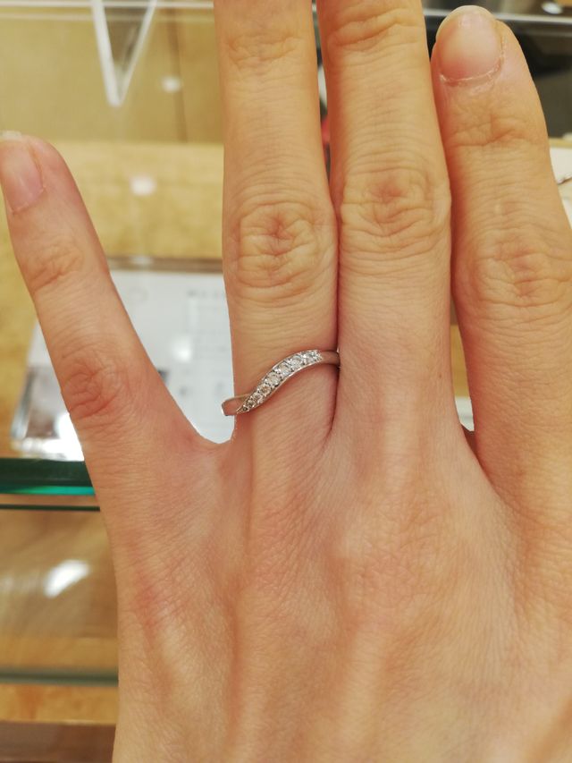 Sラインが指を綺麗に見せてくれます