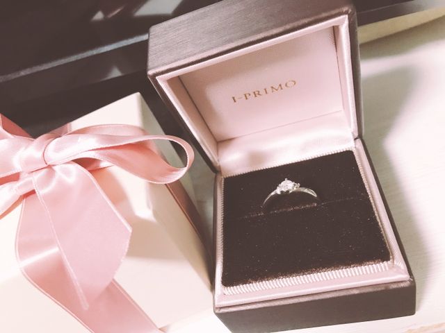 飾る用はピンクのリボンで縁取られて可愛い