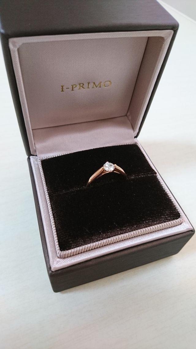 シンプルな造りですが、立体感があり色々な角度から楽しめます。