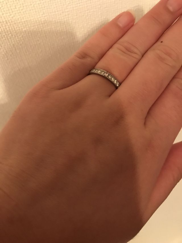 ピンクダイヤモンドが中央に入っていて、気に入っています。