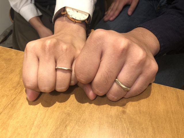 ツヤ消しでキラキラしすぎない所が気に入りました！