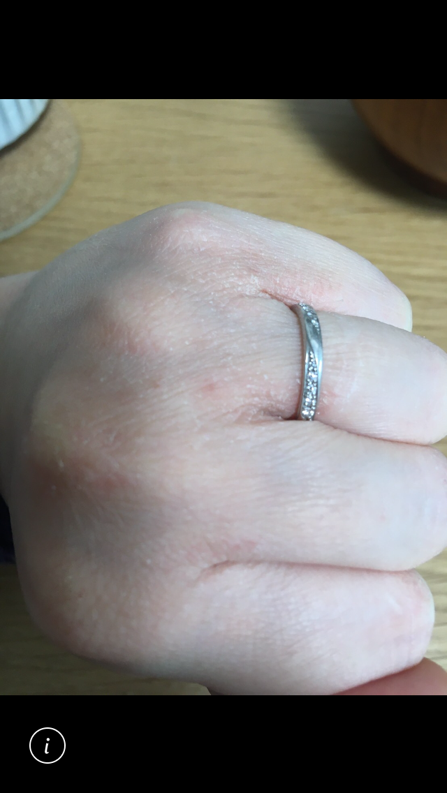 どの角度から見てもキラッと光ります