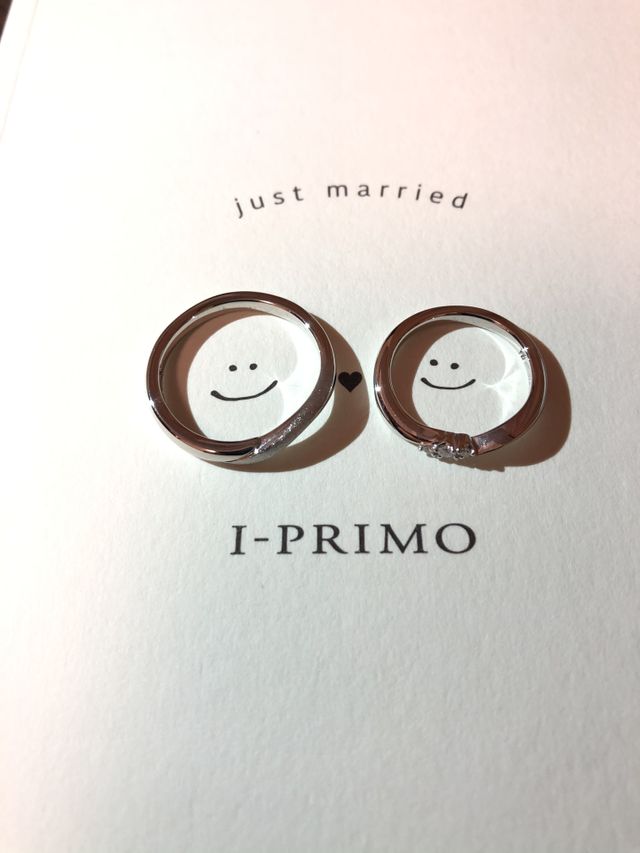 ダイヤ三連のものと、ねじれのデザインで真ん中艶消し