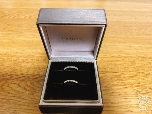 ペアの指輪ですが男女でデザインが違ってとても可愛いです！