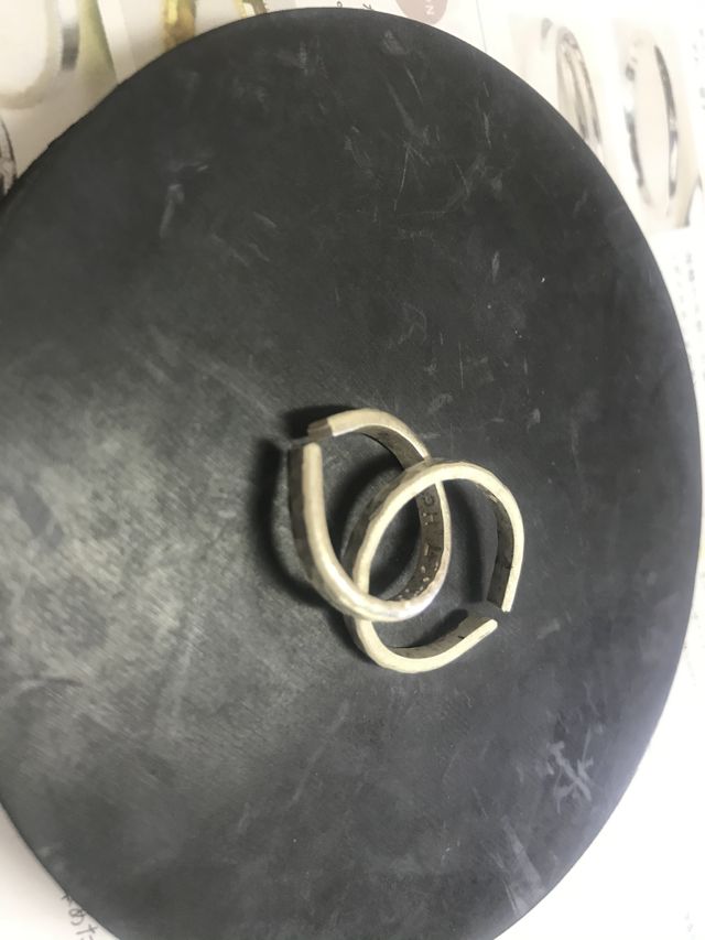 2人で作成した指輪の完成写真。楽しく作ることができました。