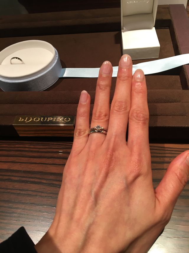 婚約指輪との重ね付け