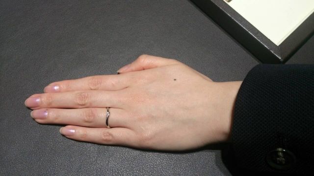 日本人の指に合う、綺麗なカーブと繊細なデザインです。