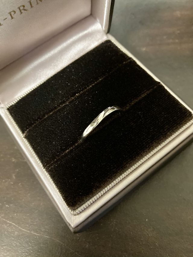 購入時に結婚指輪が収納されていた指輪ボックスです。