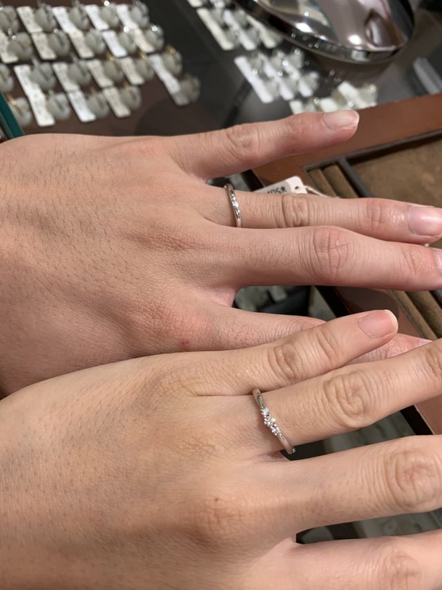 手前の方の指輪です