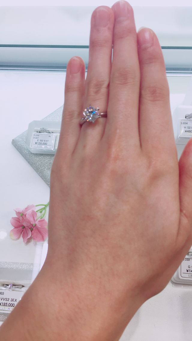 婚約指輪です。
✨✨2カラット✨✨
大粒ダイヤで一生ものです