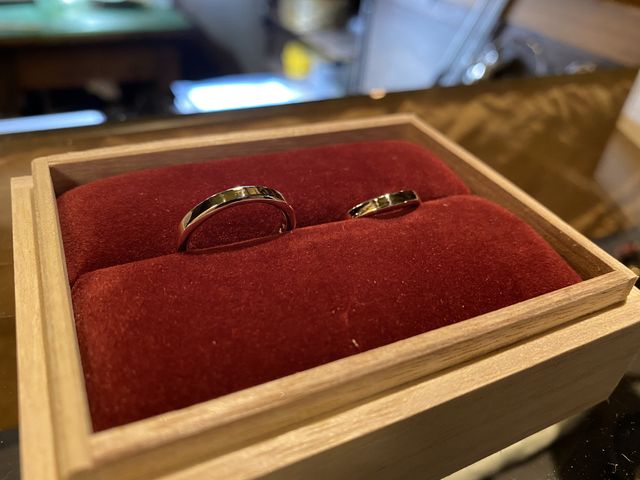 光の角度で唐草模様が浮き出ます。