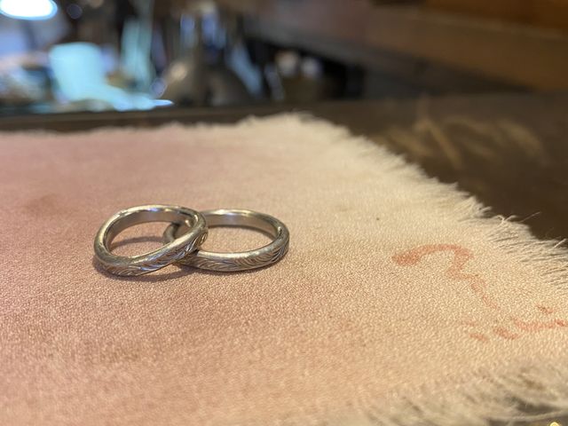 完成前の試着。金を入れる前なので溝があります。